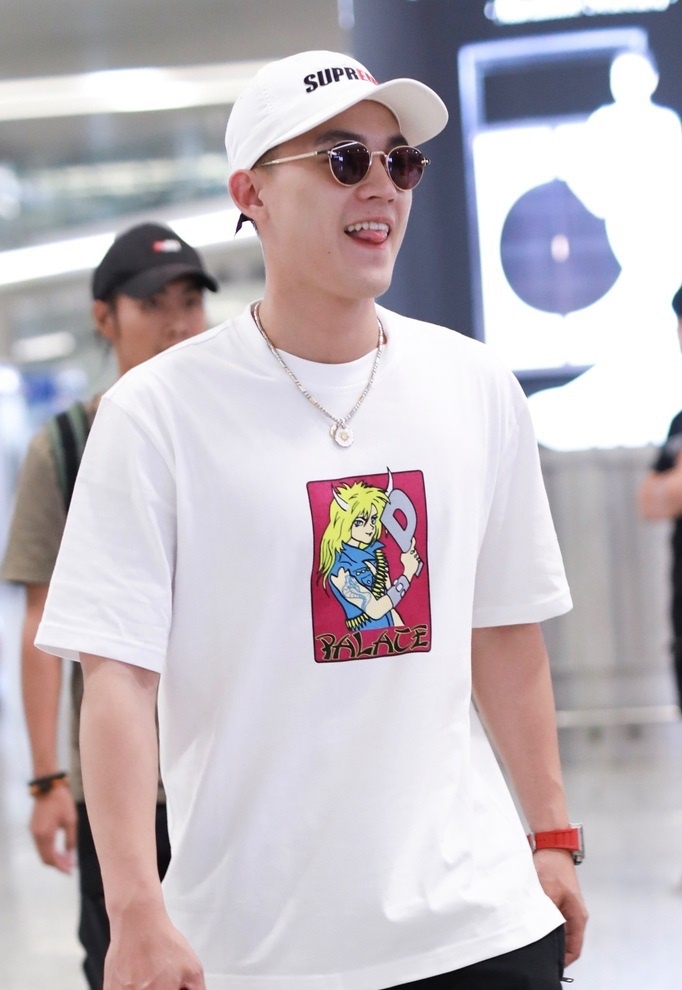 墨镜帅哥欧豪户外帅气街拍明星写真