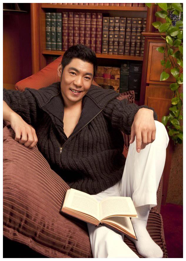 屠洪刚:有三次婚姻,家是"多国部队"__财经头条