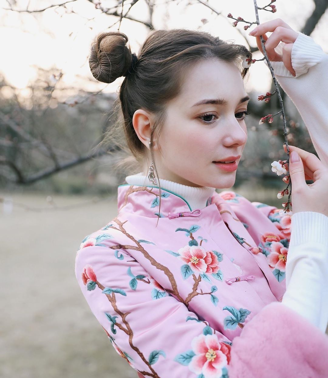 俄罗斯美女秦妃展示中国风