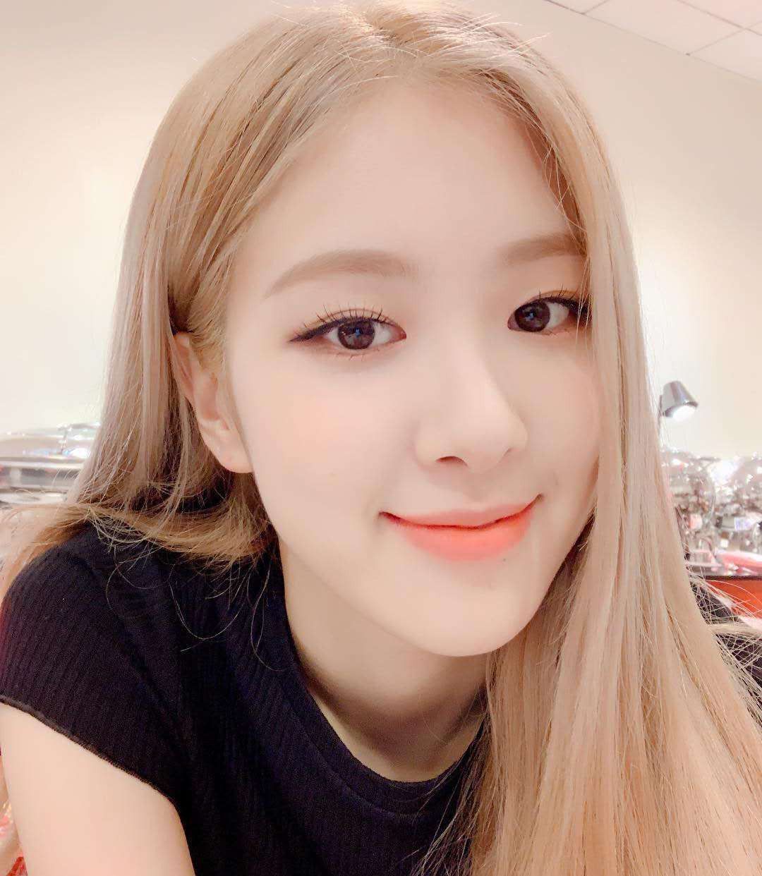 朴彩英真的很美啊,精致的五官和温柔的笑颜,都令人心动!