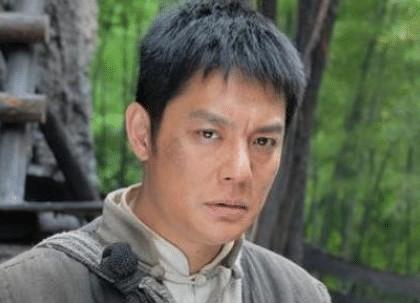 当年热播的《狙击生死线》中"刺客山鹰韩光"算是他演戏的高光时刻了.