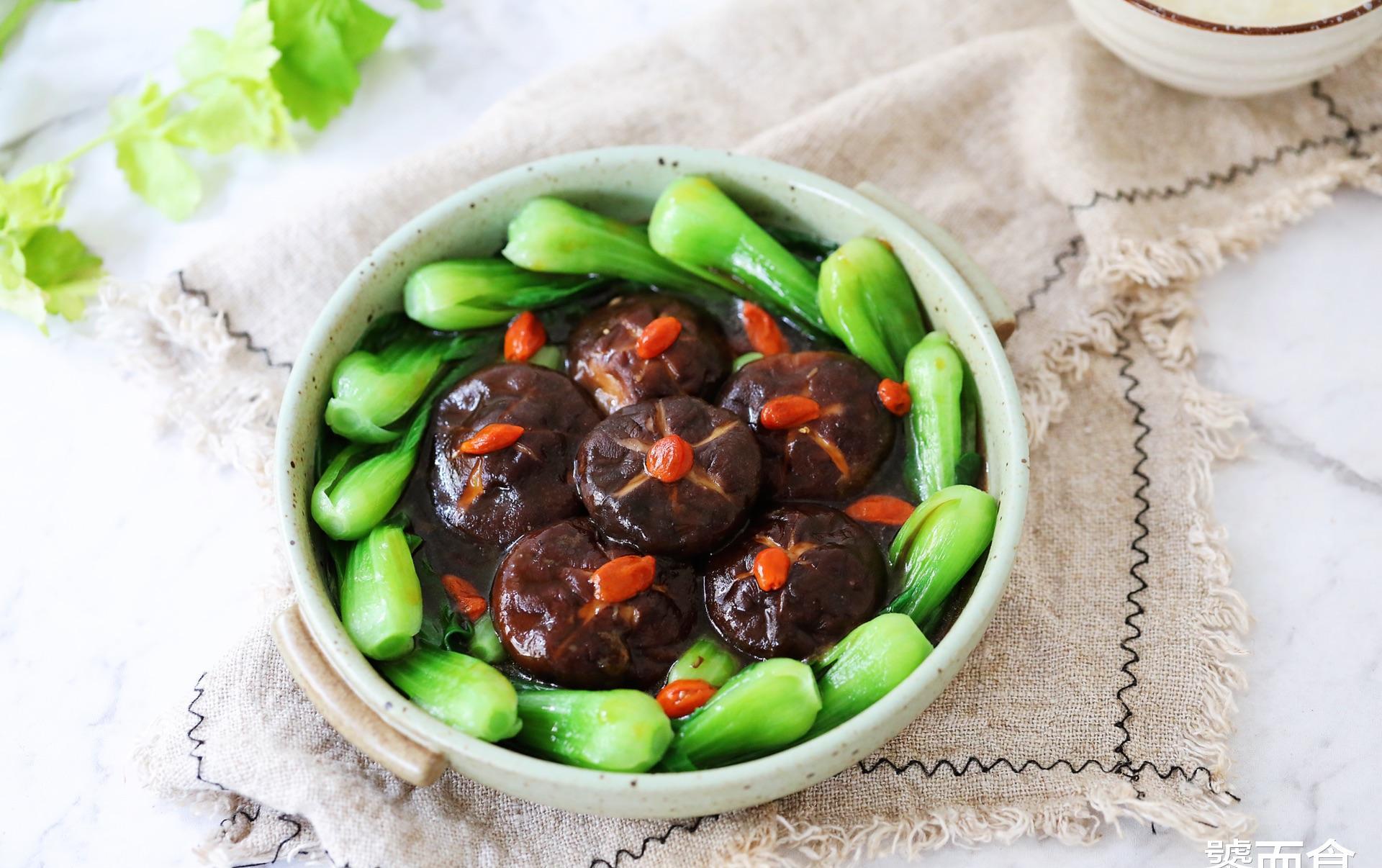 在家制作油菜扒香菇,鲜香可口,美味健康_高清图集_新浪网