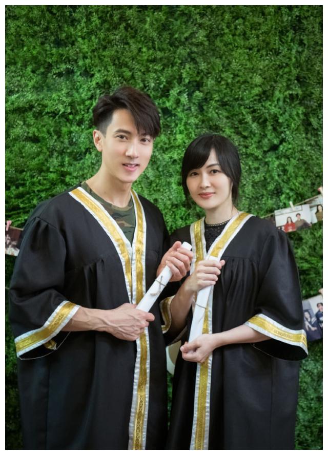 吴尊,林丽莹颜值冻龄,20年前毕业照曝光