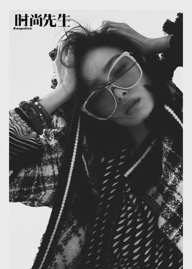 倪妮时尚先生封面大片利落短发诠释印花潮流的复古浪漫