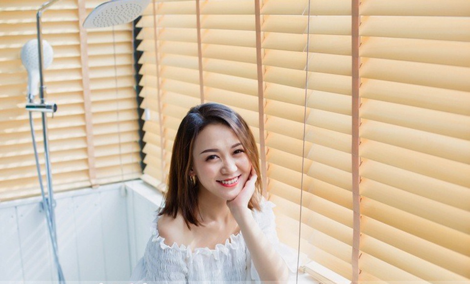 甜美女孩笑得眉眼弯弯清新动人写真