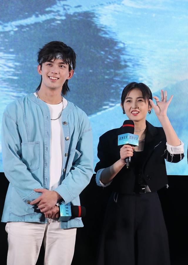 《盛夏未来》北京首映吴磊发带造型热血帅气 和张子枫同框养眼