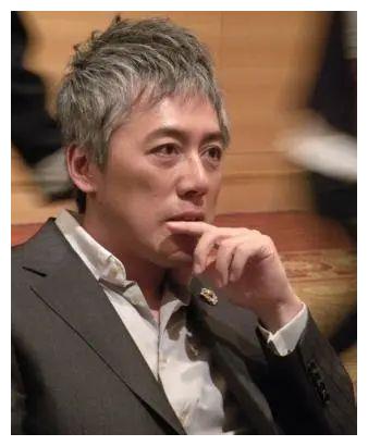 退圈2年,53岁张宇受遗传病困扰,近照已是满头白发