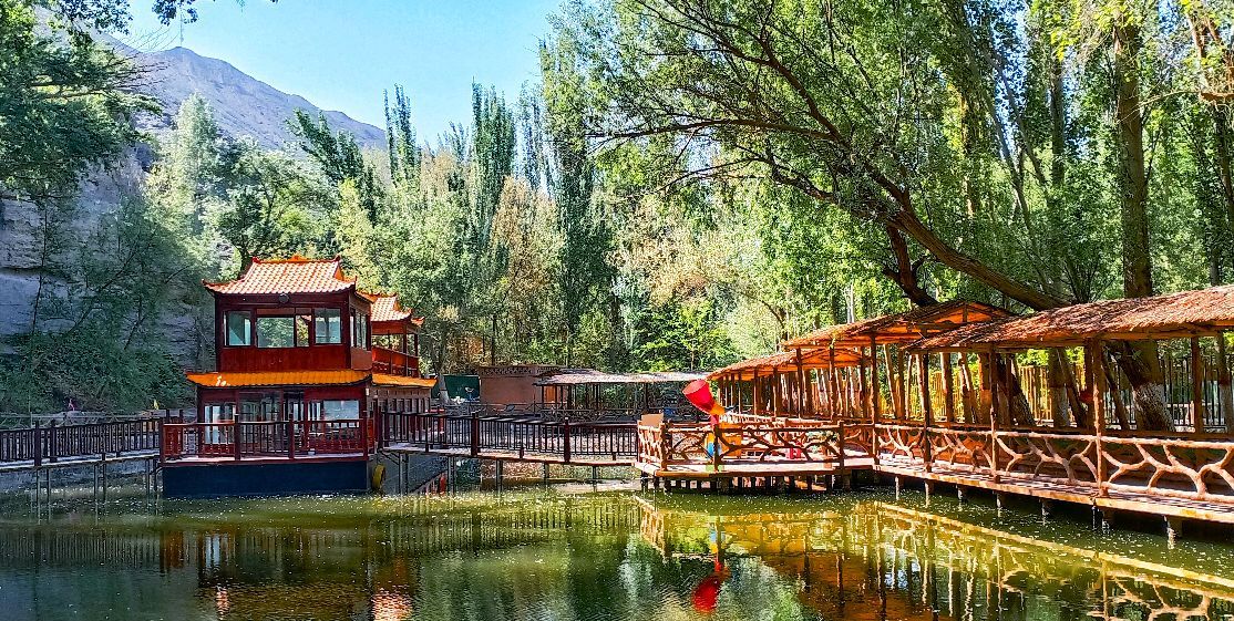 新疆吐鲁番葡萄沟景色