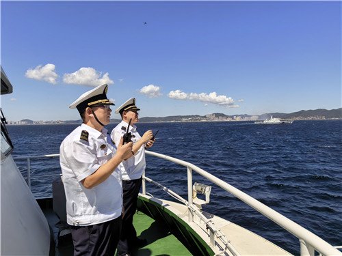 大连海事部门全力保障开渔首日海上安全 大连海事部门全力保障开渔首日海上安全