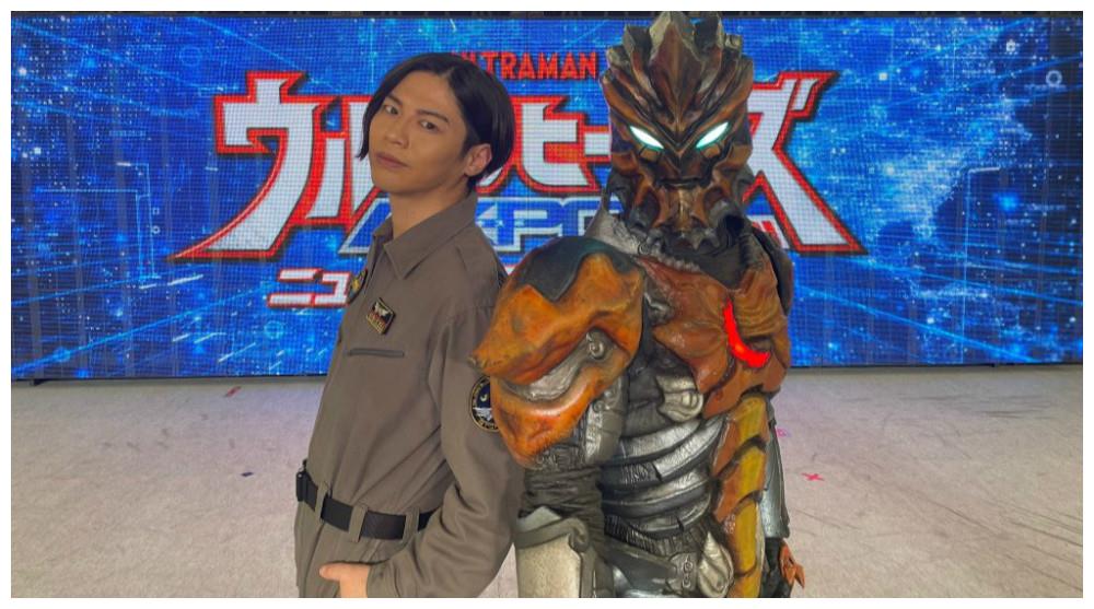 泽塔奥特曼蛇仓队长晒新照四个耳洞抢眼粉丝伽古拉后遗症