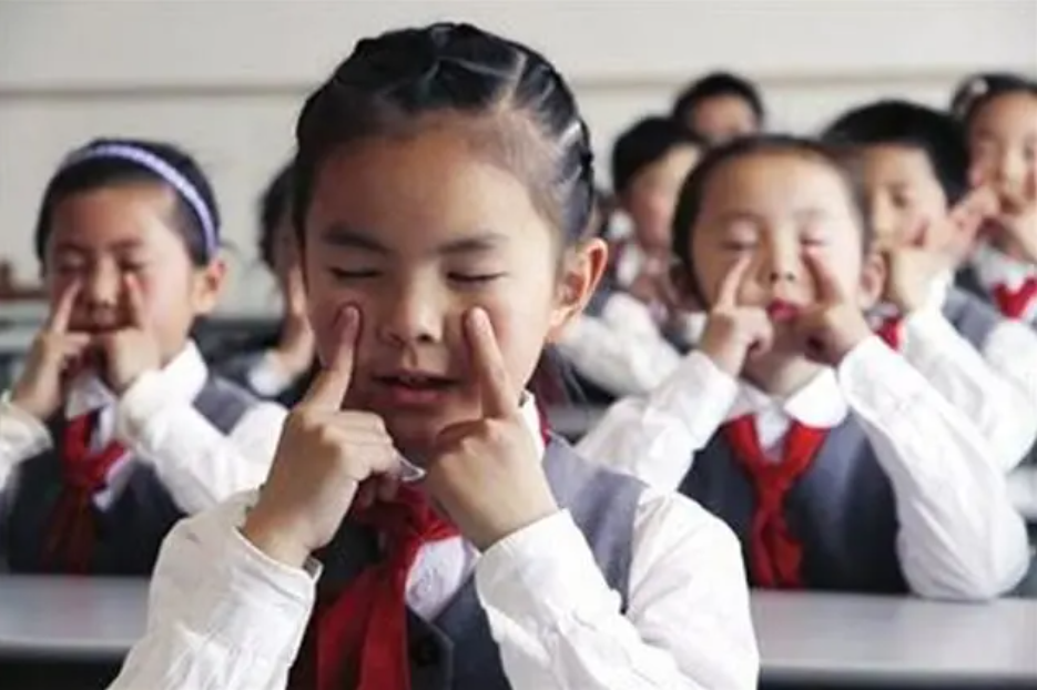 产妇生下“小眼睛宝宝”很嫌弃，婆婆安慰会变大，百天后却打脸了休闲区蓝鸢梦想 - Www.slyday.coM