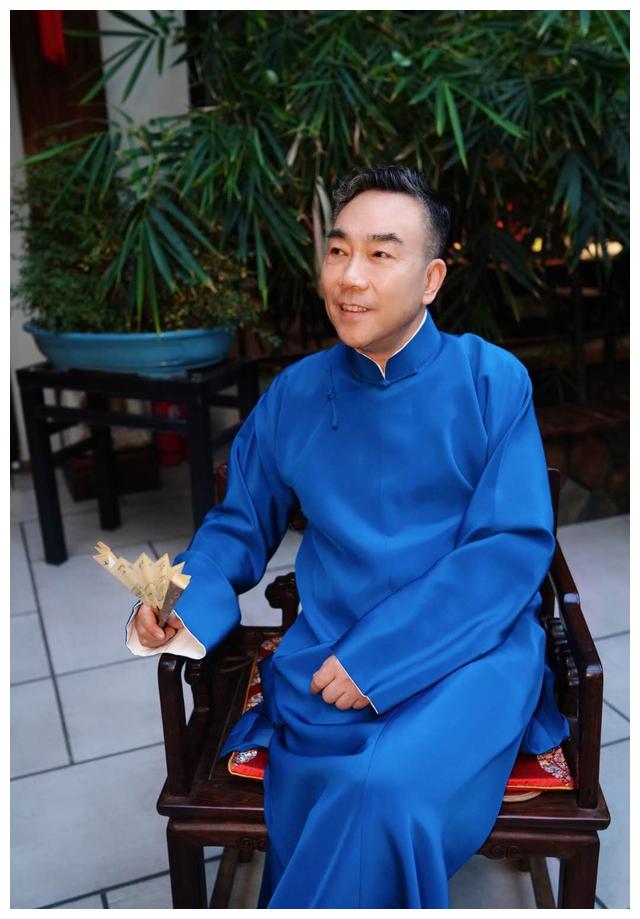 2天前,无门无派不拜师,住3000平豪宅的杨议,"投靠"了德云社