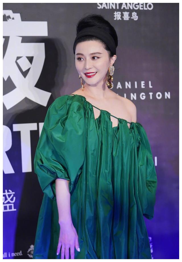 复出有望范冰冰穿绿色长裙压轴走红毯五官精致不怕镜头怼脸拍