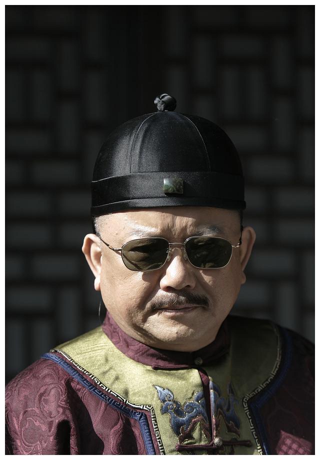 《铁齿铜牙纪晓岚》和珅与纪晓岚斗智斗勇很经典,槽点也由此产生