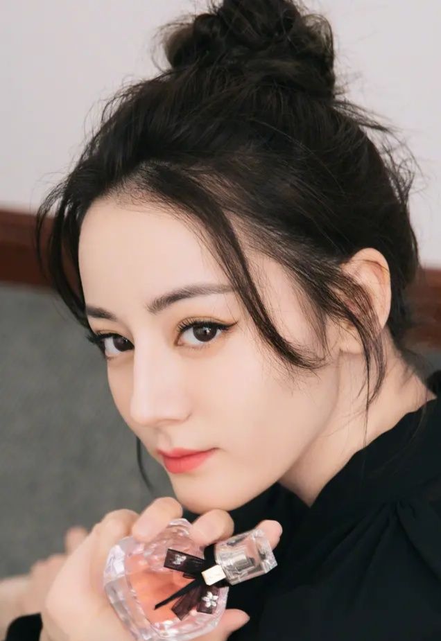当红女星迪丽热巴合集:靓丽迷人,魅力动人!