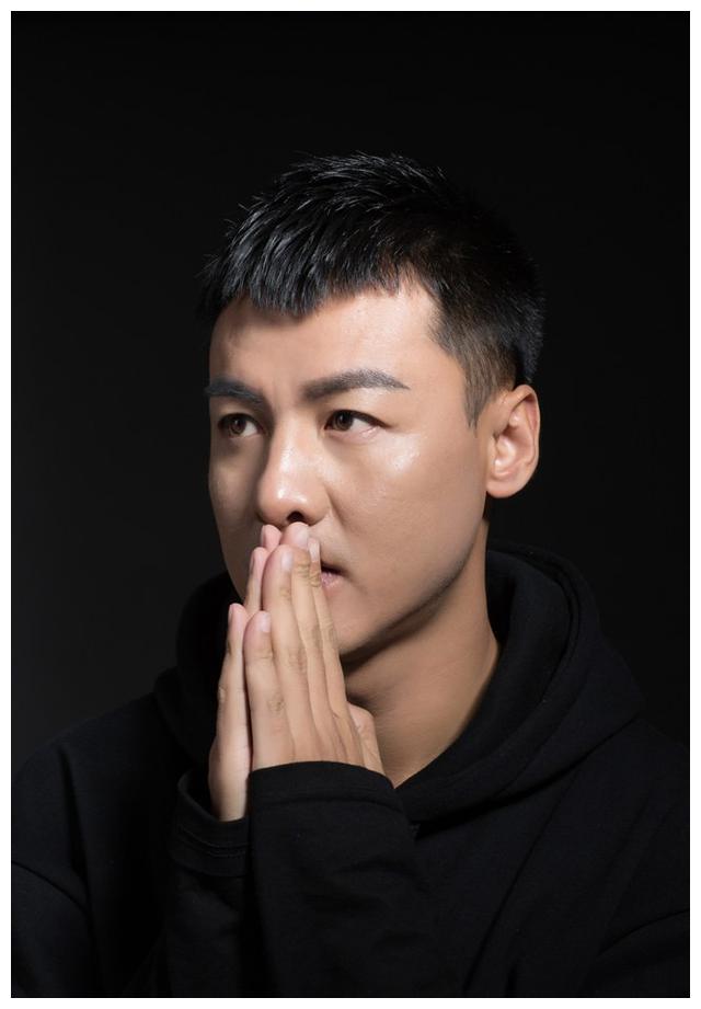 青格携手张强 暖心翻唱《我的深情为你守候》情意满满__财经头条