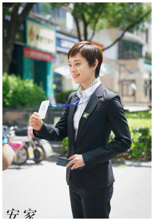 孙俪与爷爷亲密合影,曾是杜鹃公公今是房似锦爷爷,网友:好有缘