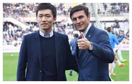 张康阳,马洛塔,奥西利奥,萨内蒂一起来到基地观看了球员训练,并对孔蒂