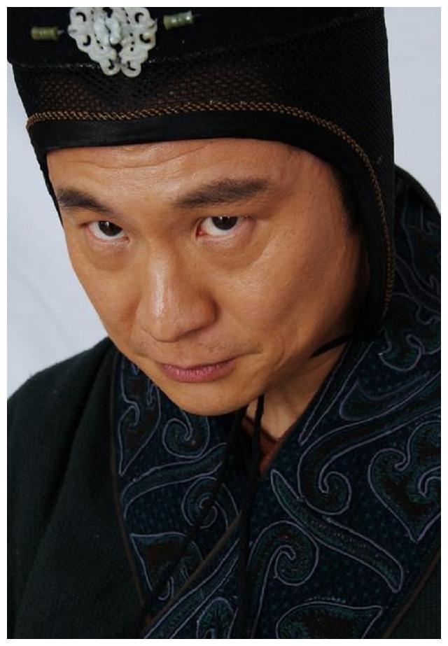 出道就获奖,因为演坏人深入人心被丈母娘质疑人品,如今怎么样了