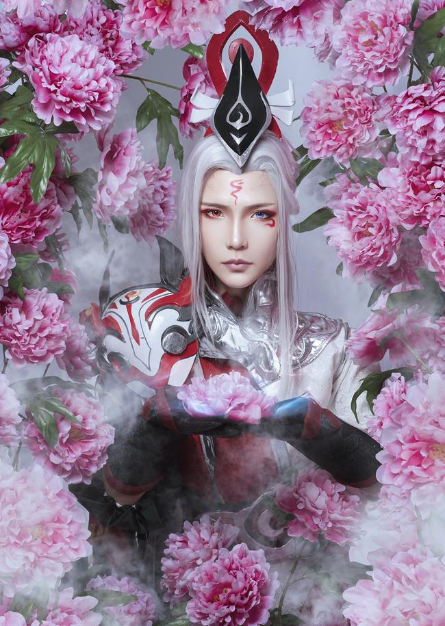 本尊既视感,《王者荣耀》明世隐cos,盛世美颜我的血槽已空