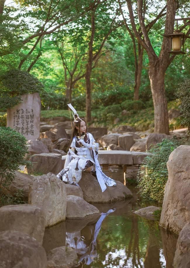 浮华乱世寻仙缘自视山门皆旷岩燕云道姑cosplay正片