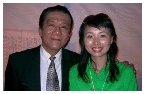 年轻之时,侯耀文便在媒人的介绍下,与刘彦相知相恋,女儿的到来也使得