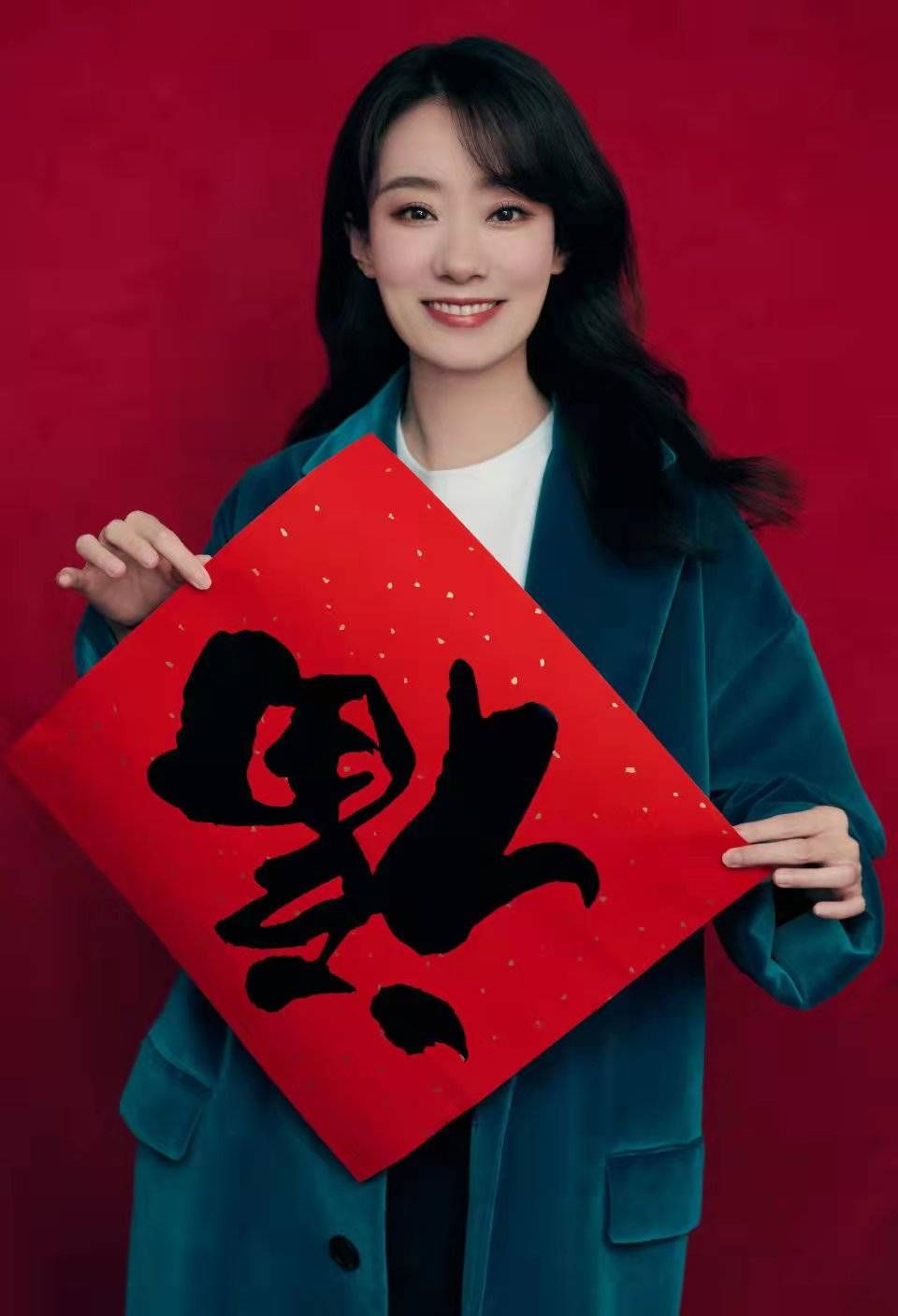张小斐春晚穿万元大衣成新年首位种草王或将往直播带货发展
