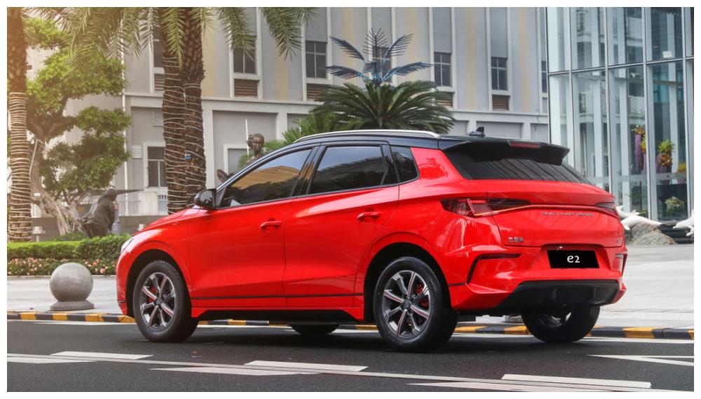 不到10万的"小钢炮"比亚迪e2,天生就有冠军范儿