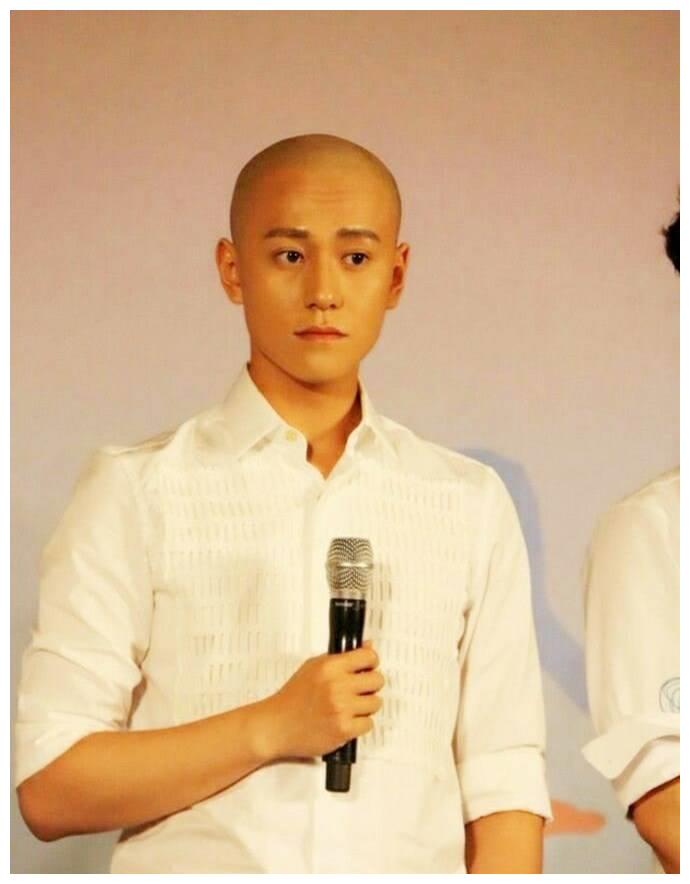 当男星剃成光头,张一山痞气,罗晋普通,看到许凯:两眼放光