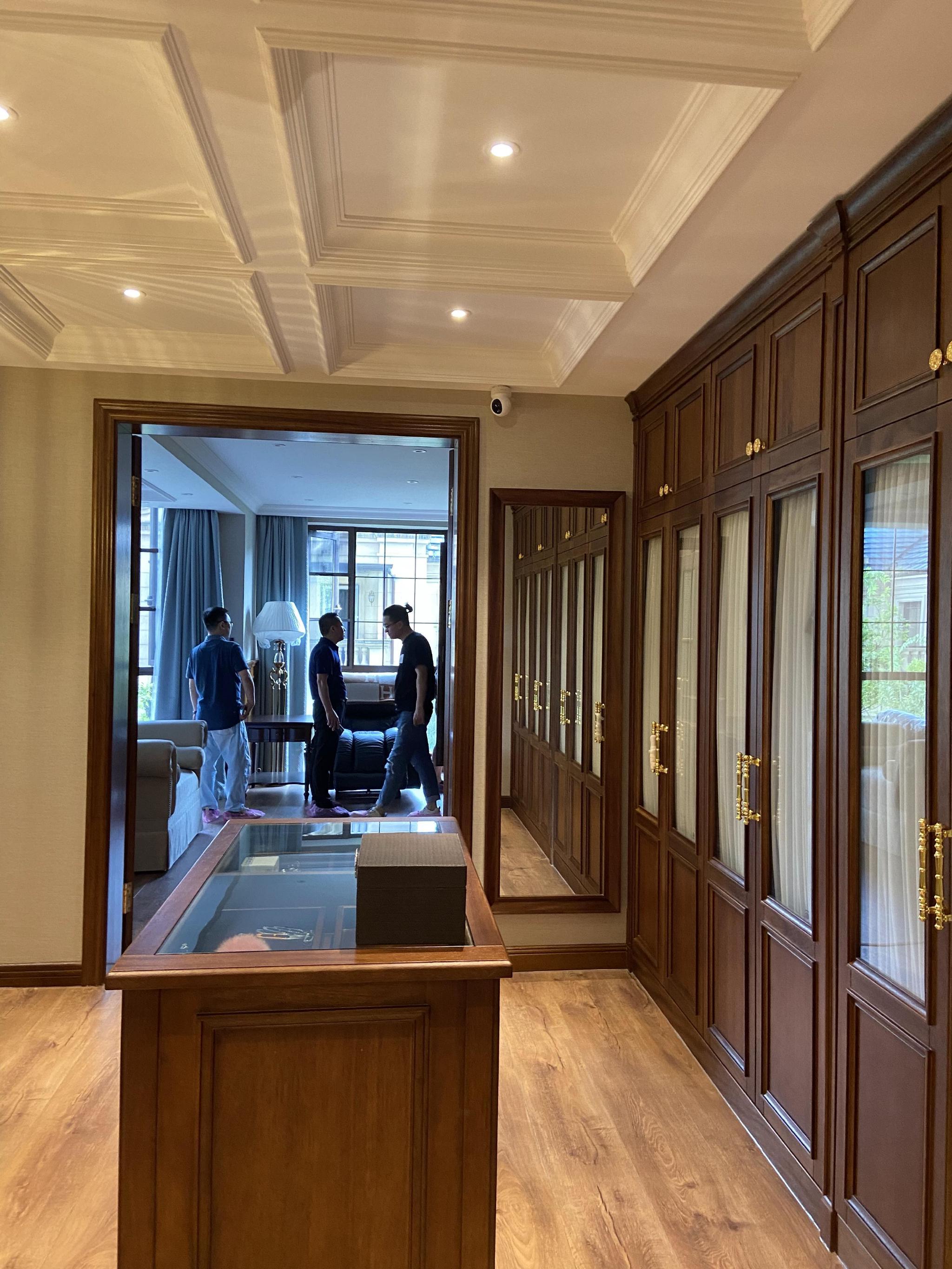 奢华的女主人专享衣帽间,悠好木全屋定制别墅衣帽间设计案例