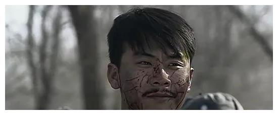 新老《亮剑》张大彪对比,一个爱摔帽,另一个留着一头飘逸长发!