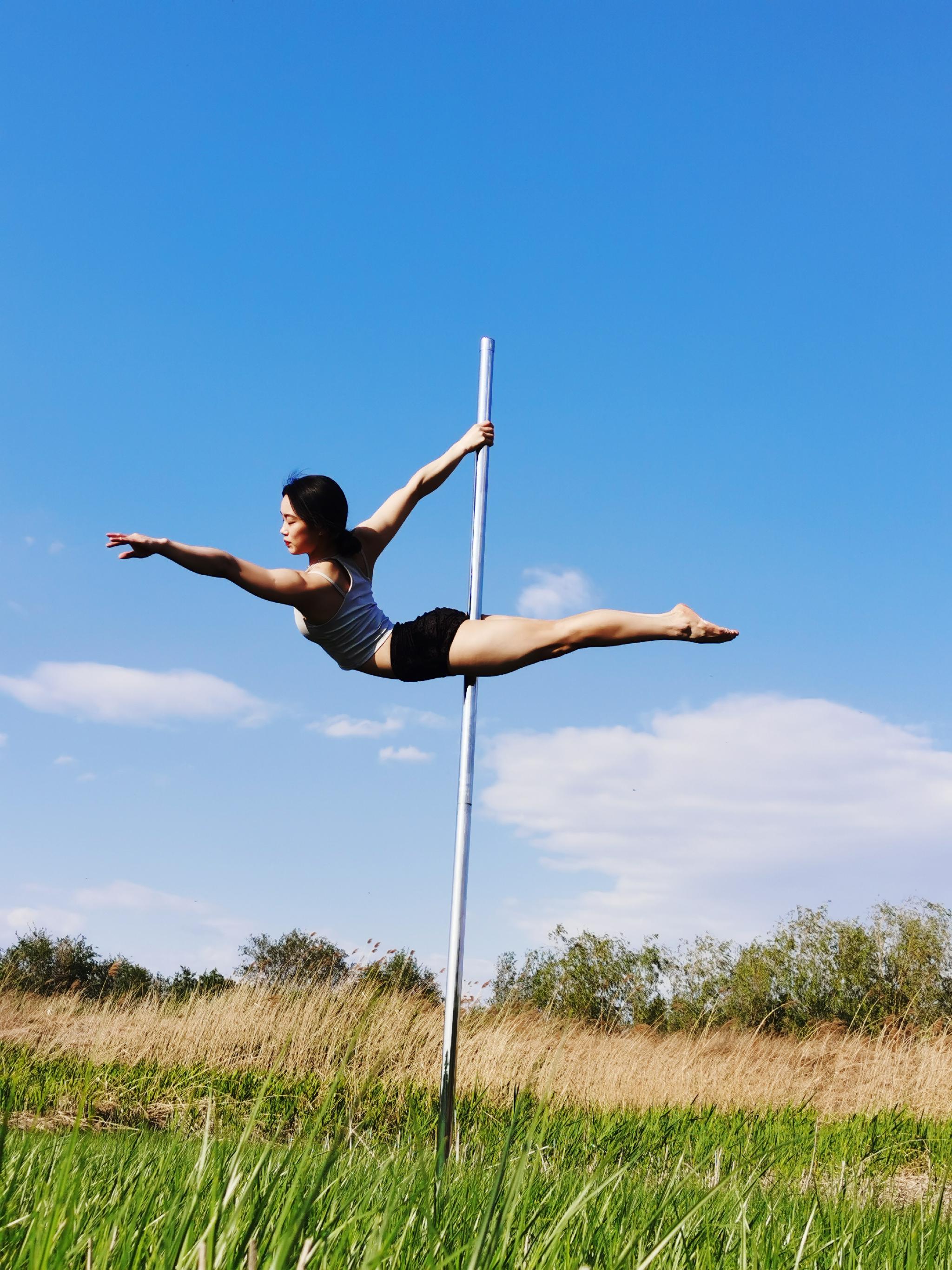 钢管舞小将上官利华坚持钢管舞运动推向大众