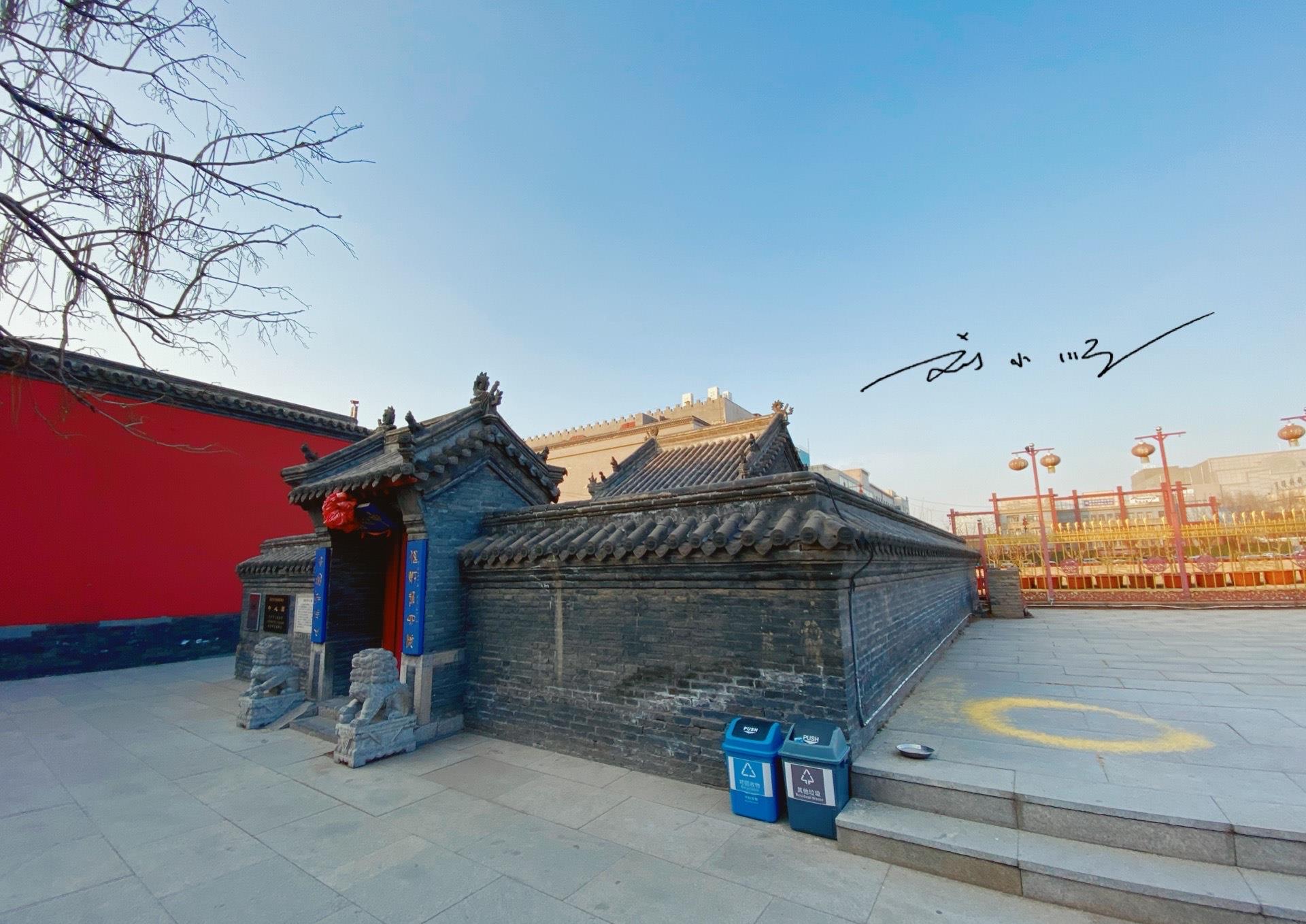 沈阳故宫旁边有一座中心庙虽然免费开放但几乎没有游客