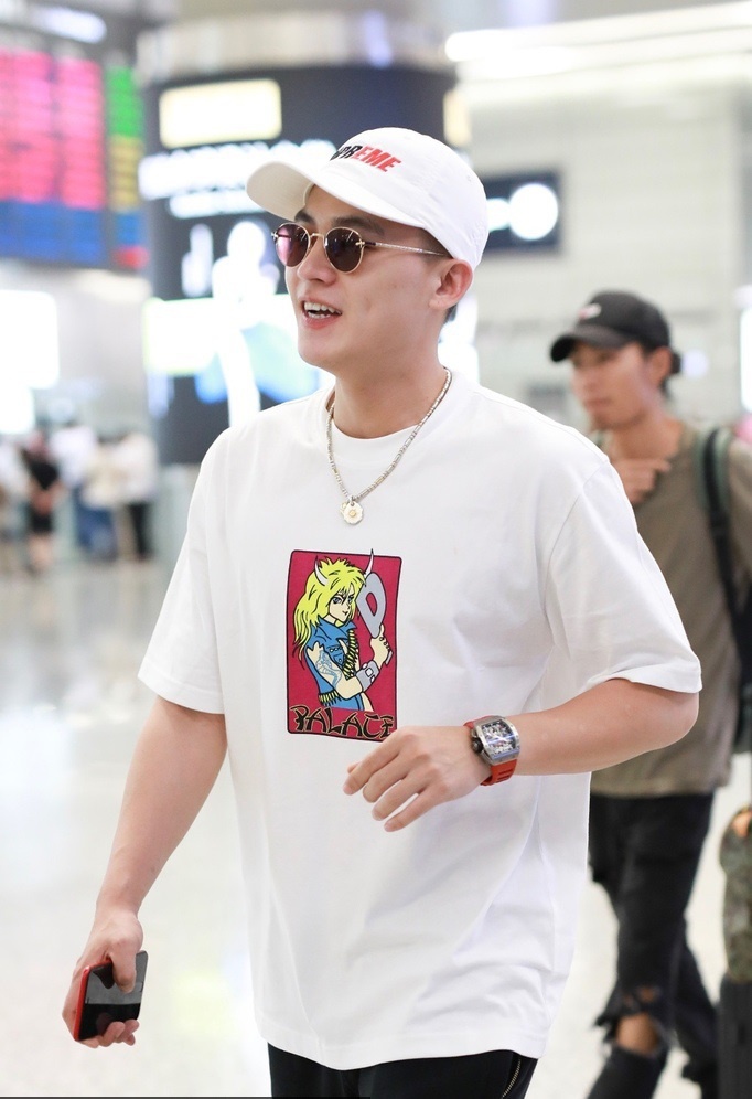 墨镜帅哥欧豪户外帅气街拍明星写真