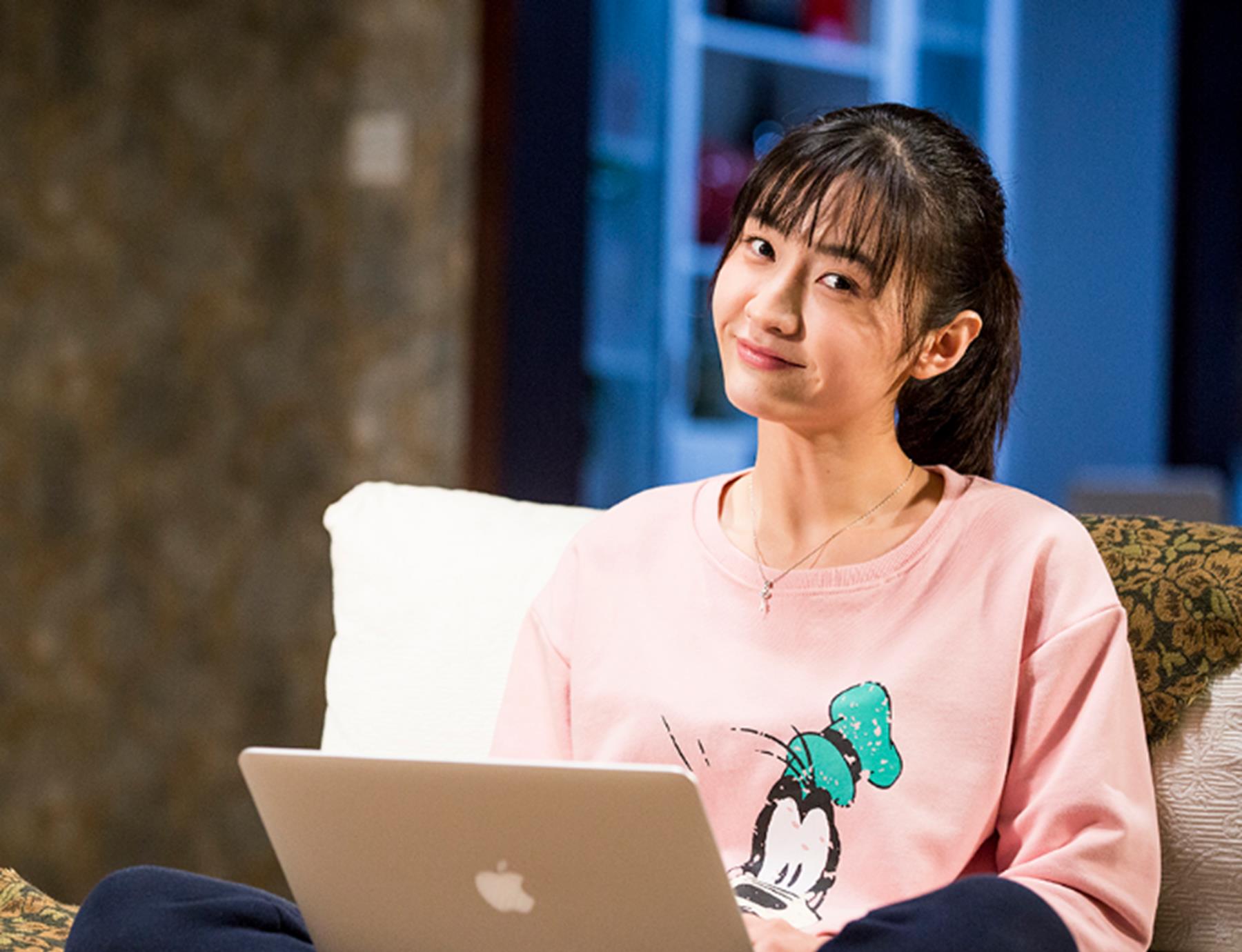 电视剧《明天我们好好过》中佳佳的扮演者是何昕霖.