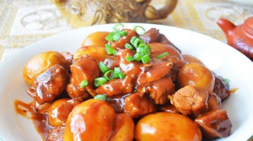 芋头别再蒸着吃了教你一招做出美味的芋头红烧肉口感超细腻