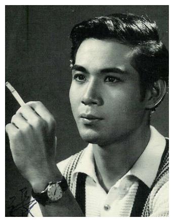 景武明在剧中从朱健钧饰演,朱健钧早年,因为他长得像谭咏麟,他的搭档