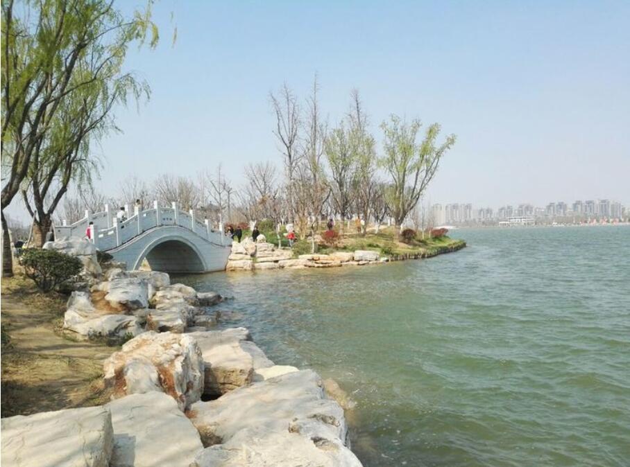 游日月湖作者田绪科