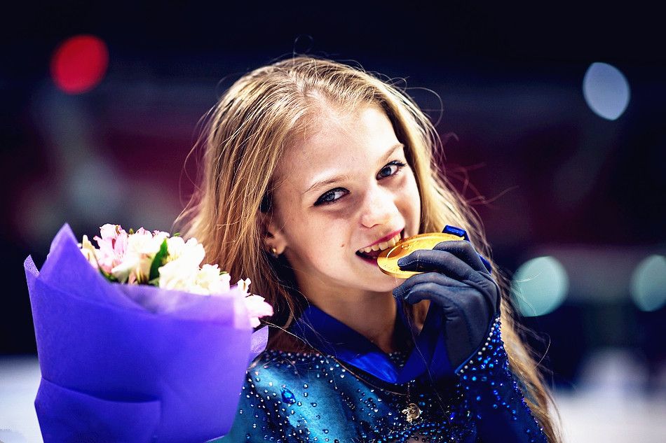 别人不能做不代表我不行特鲁索娃从不言败的邻家小妹