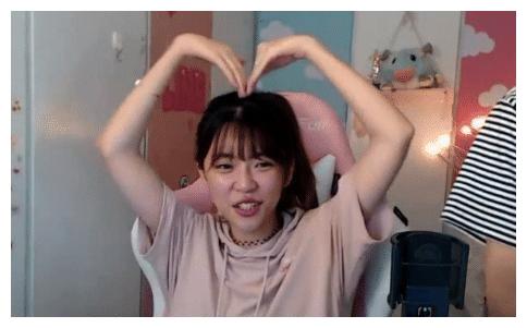 周淑怡直播卸妆,美颜滤镜关闭后,素颜太惊艳,网友:别说话就好|周淑怡