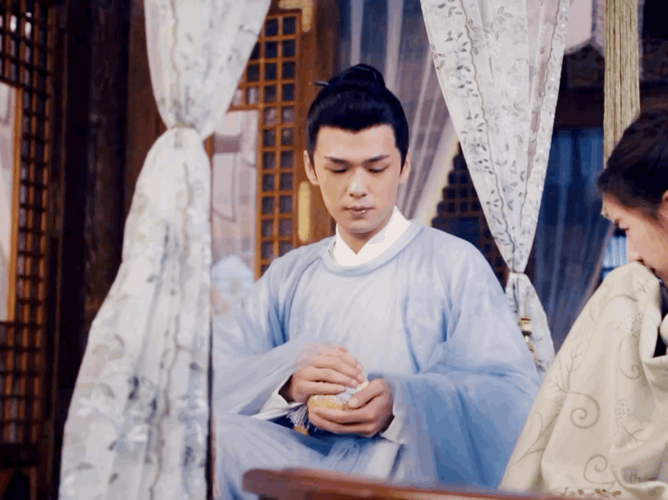 《传闻中的陈芊芊》盛英豪:变身暖男照顾心爱之人