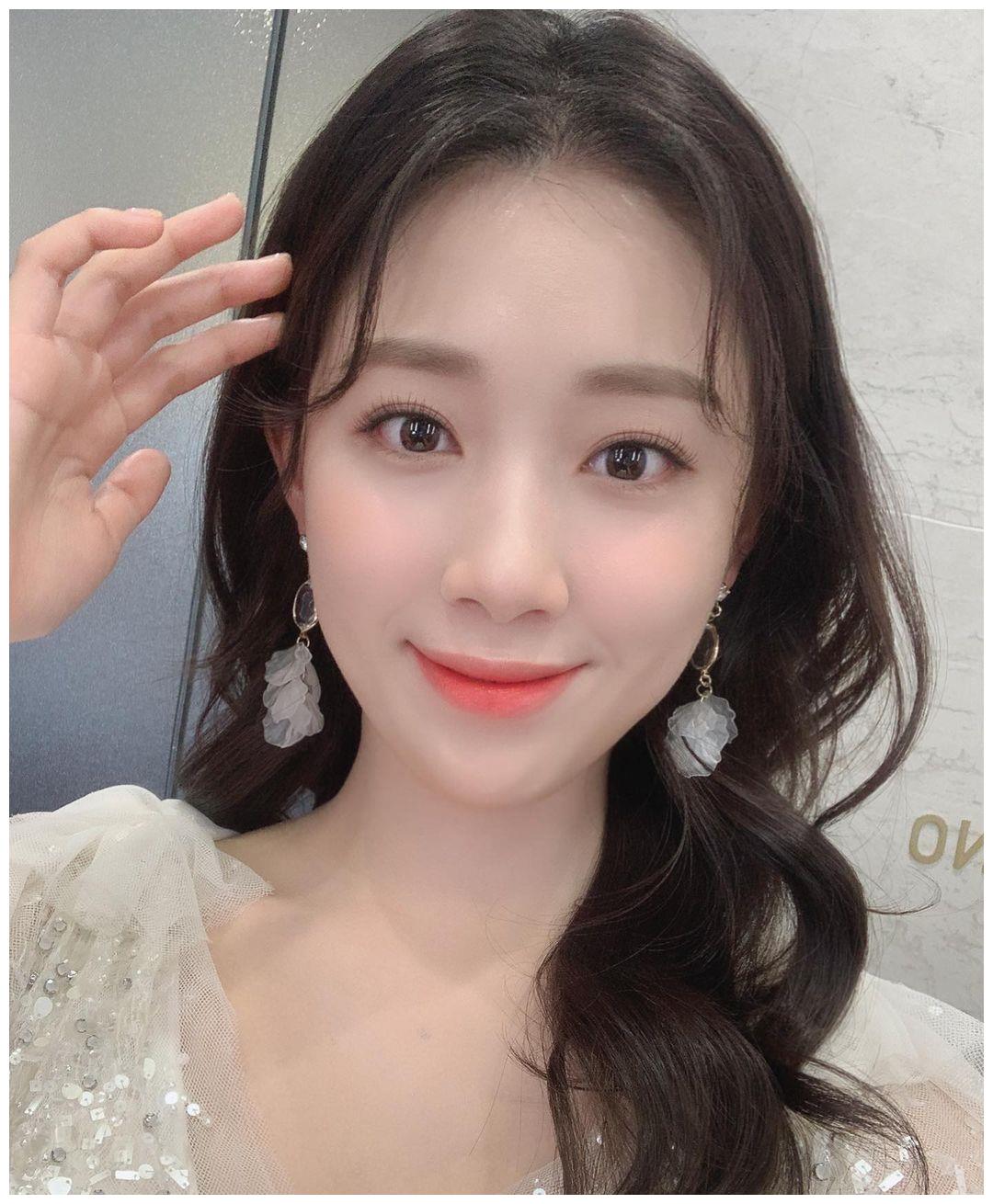 美女图片韩国空姐拥有事业和爱情笑容满面颜值超高