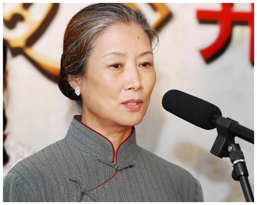 国家一级演员吕中儿子是导演儿媳是影后女儿更是国人的骄傲