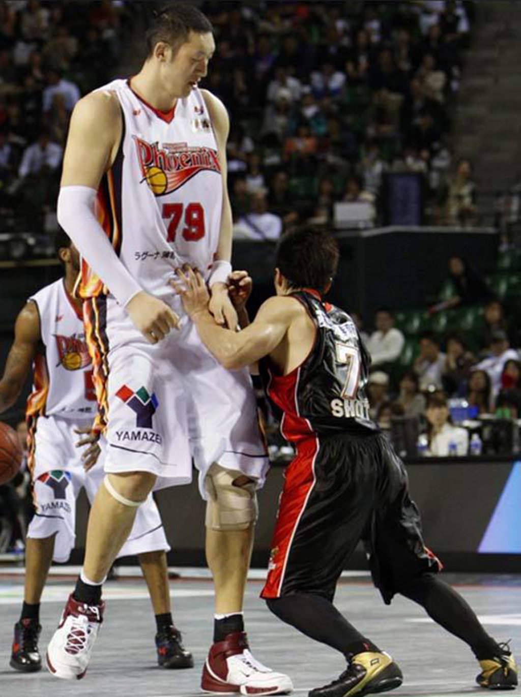 59岁离开人世,曾是姚明的偶像|穆铁柱|姚明|身高_新浪新闻