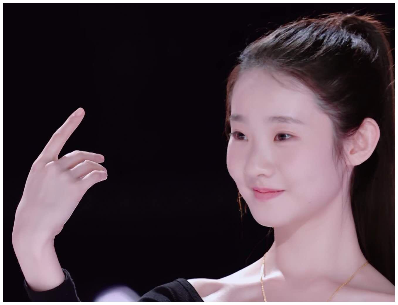 创造营2020张艺凡终于开口唱歌为何突然又变委屈脸