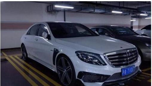 上海神秘富二代秦奋开劳斯莱斯去ktv车牌全是710