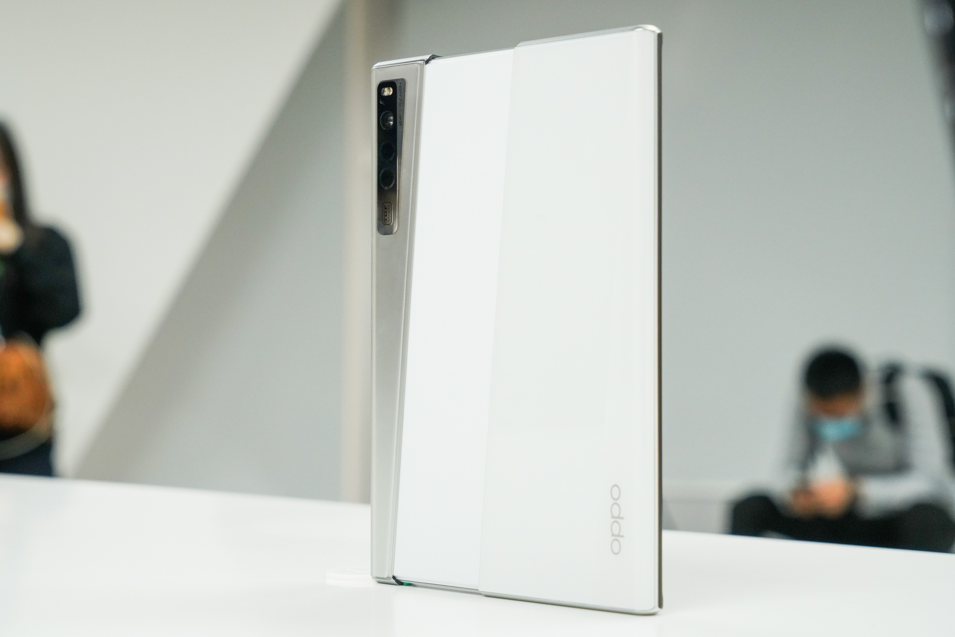 oppo x 2021卷轴屏概念机图赏