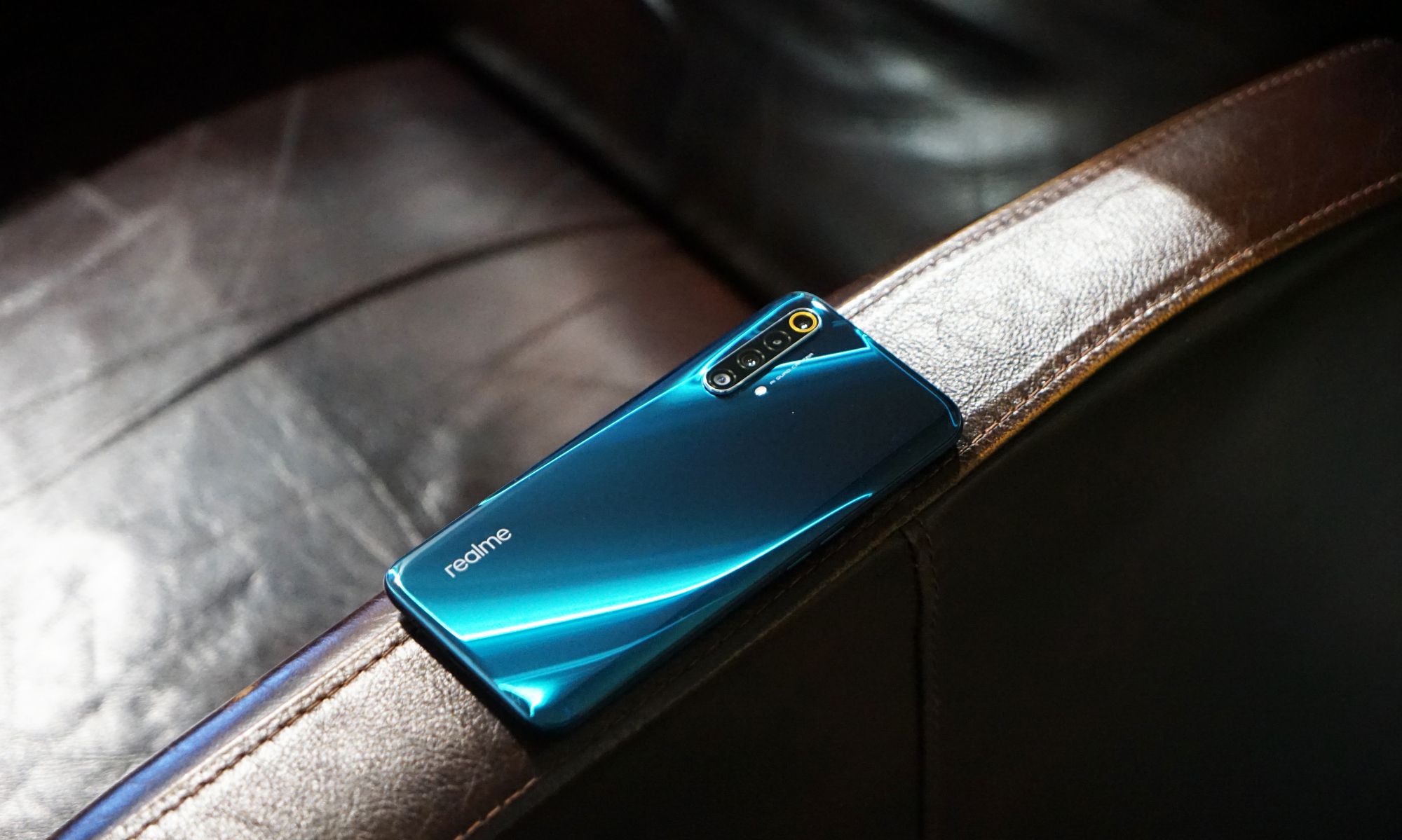 realme再次把"潮流"的文化继续提升,推出全新年度色