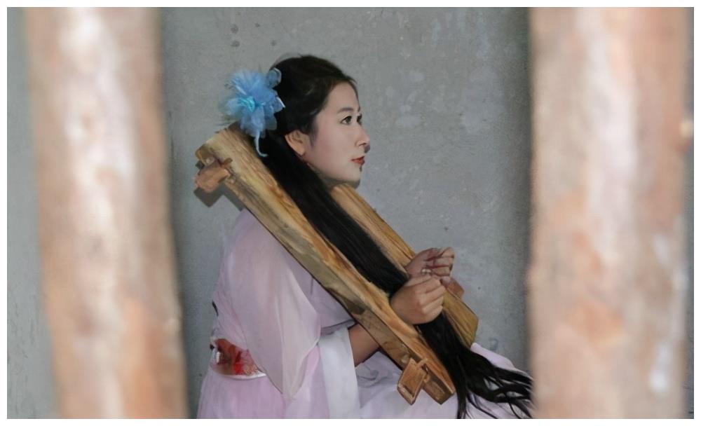 古代发配女囚犯来回几千里为何衙役要抢着去押送