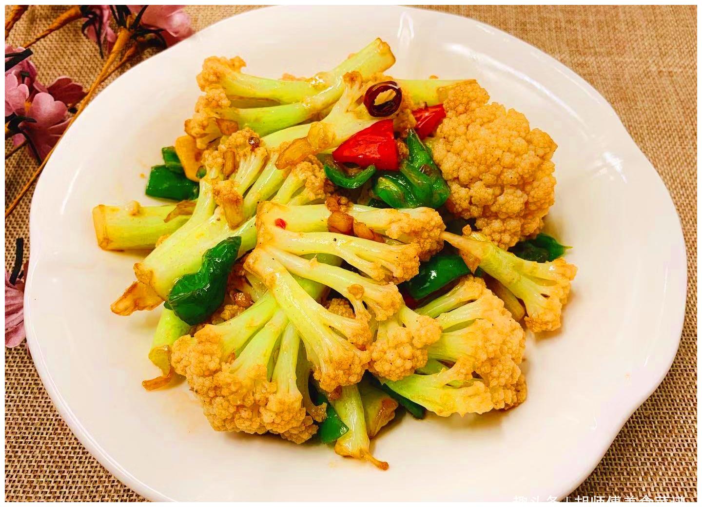 炒花菜时,是焯水还是过油!听厨师长说完,才发现我做错了好多年